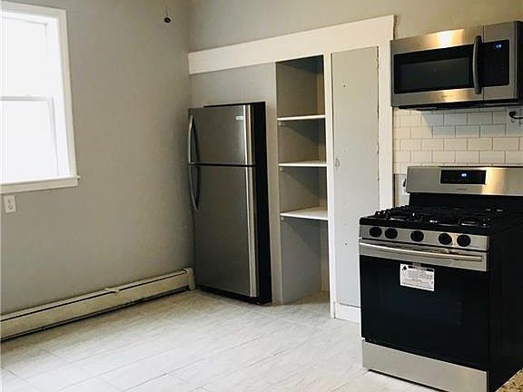 2nd image of 160 Woodbine St #2