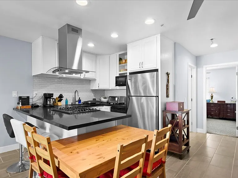 631 7th St #9 — Photo 4