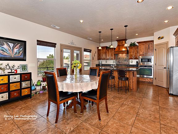 4th image of 1843 N Artesia Dr