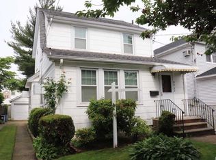 86-32 259th St, Floral Park, NY 11001