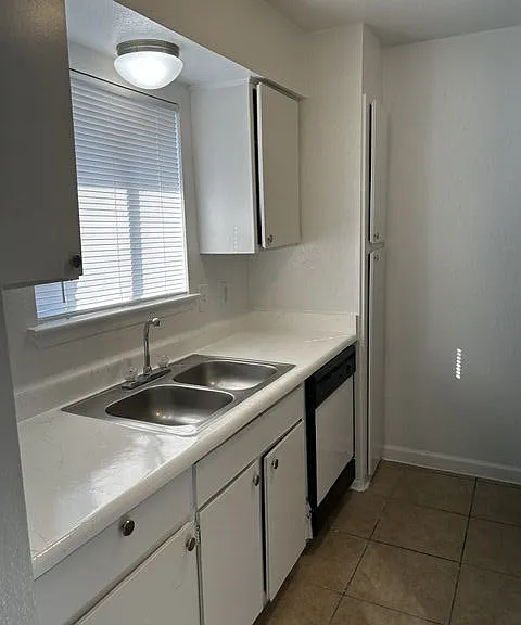 3737 Hillcroft Apartments — Photo 84