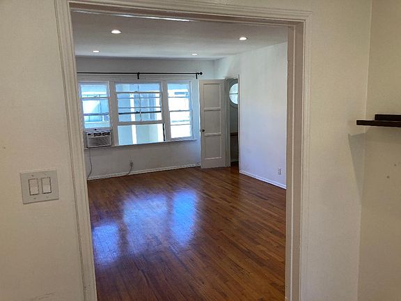 3rd image of 4212 Los Feliz Blvd APT 4