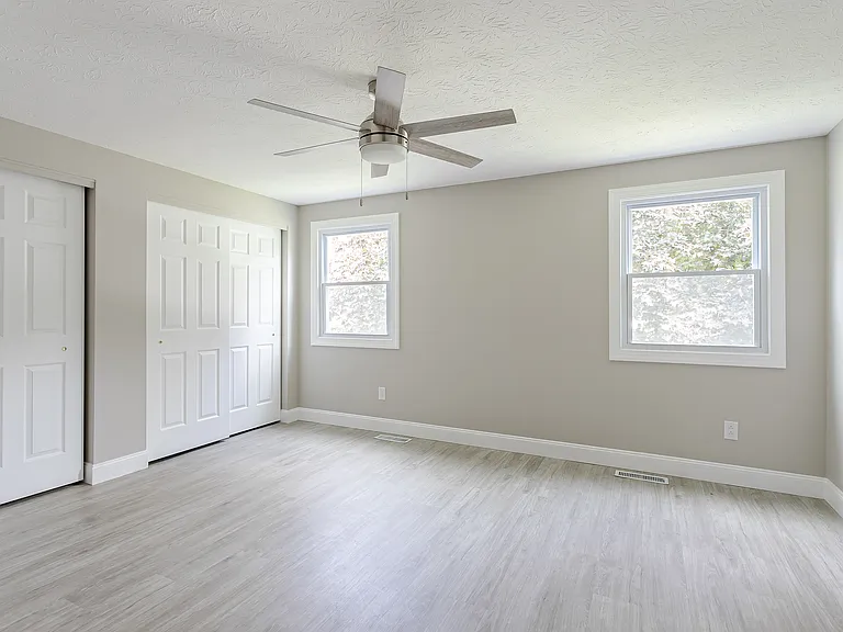 1736 Elmwood Cir — Photo 14