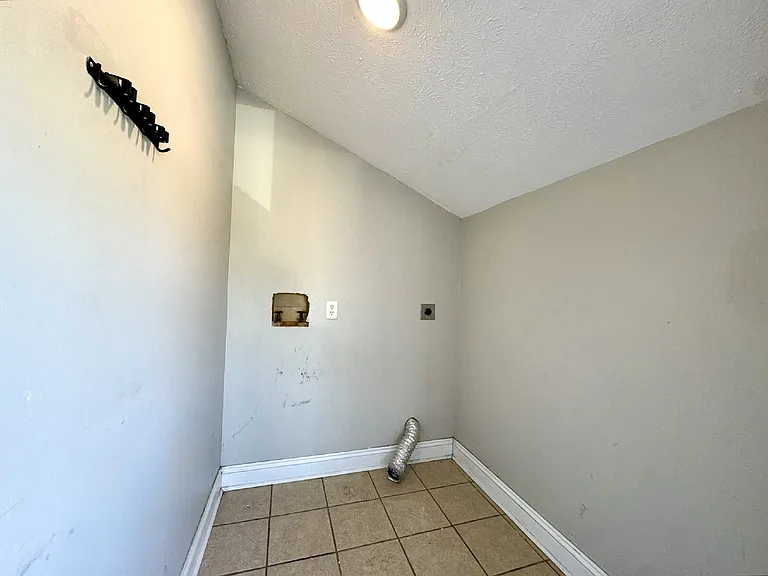 2509 W 10th St #D — Photo 8