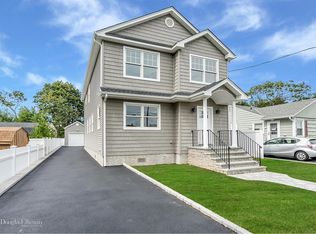 2472 Cedar St, Seaford, NY 11783