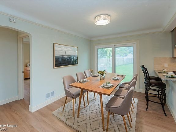 3rd image of 5906 Twin Lakes Dr