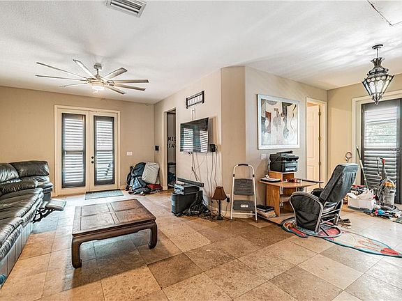 5th image of 435 Virginia Ave
