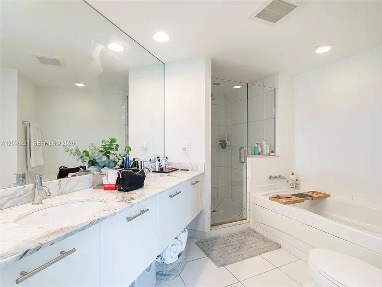 500 Brickell Ave #402 — Photo 7
