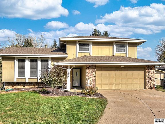 2nd image of 15718 Hascall Cir