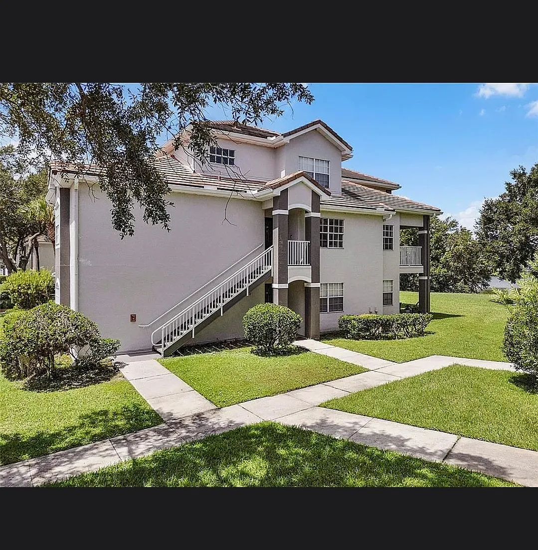 2 bed, 1288 sqft, $1,999 — Photo 1