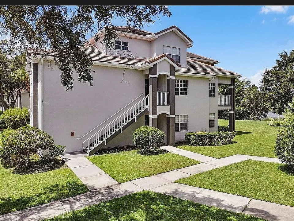 13929 Fairway Island Dr #818