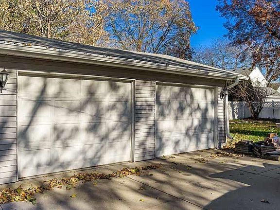 5th image of 445 Forest Park Blvd