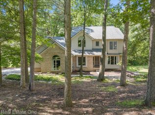 8618 Far Ravine Dr, Pinckney, MI 48169