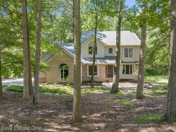 8618 Far Ravine Dr, Pinckney, MI 48169