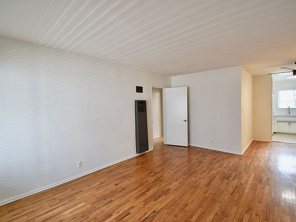 4th image of 12427 Riverside Dr #17750900