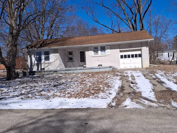 105 Orchard St, Eureka, IL 61530