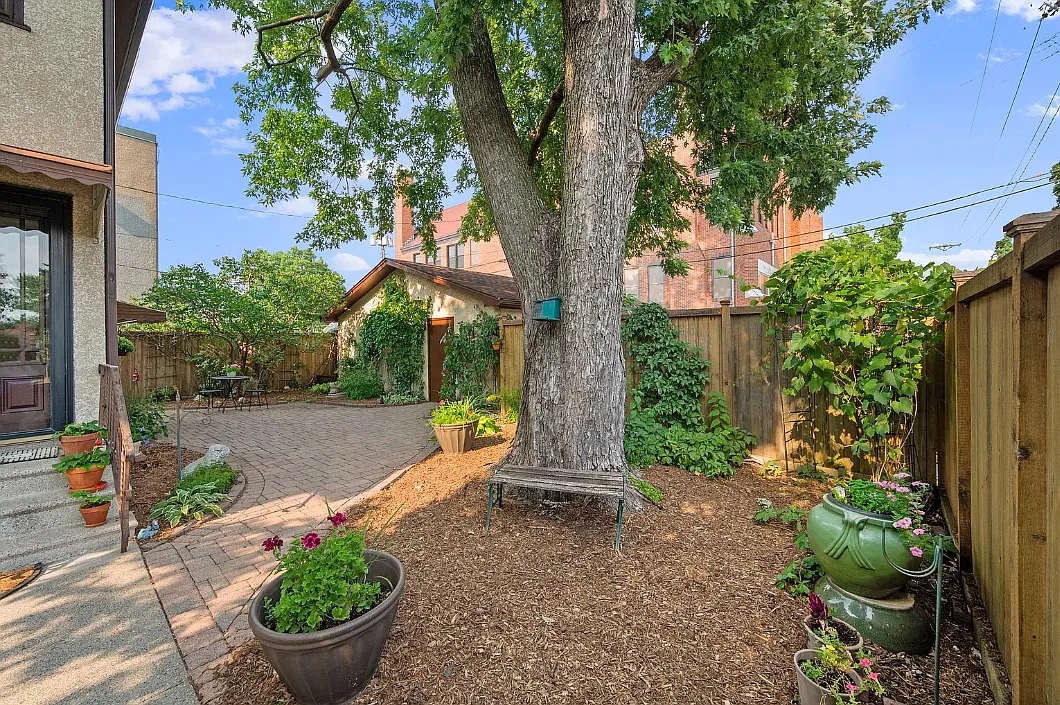 2 bed, 1200 sqft, $2,100 — Photo 3