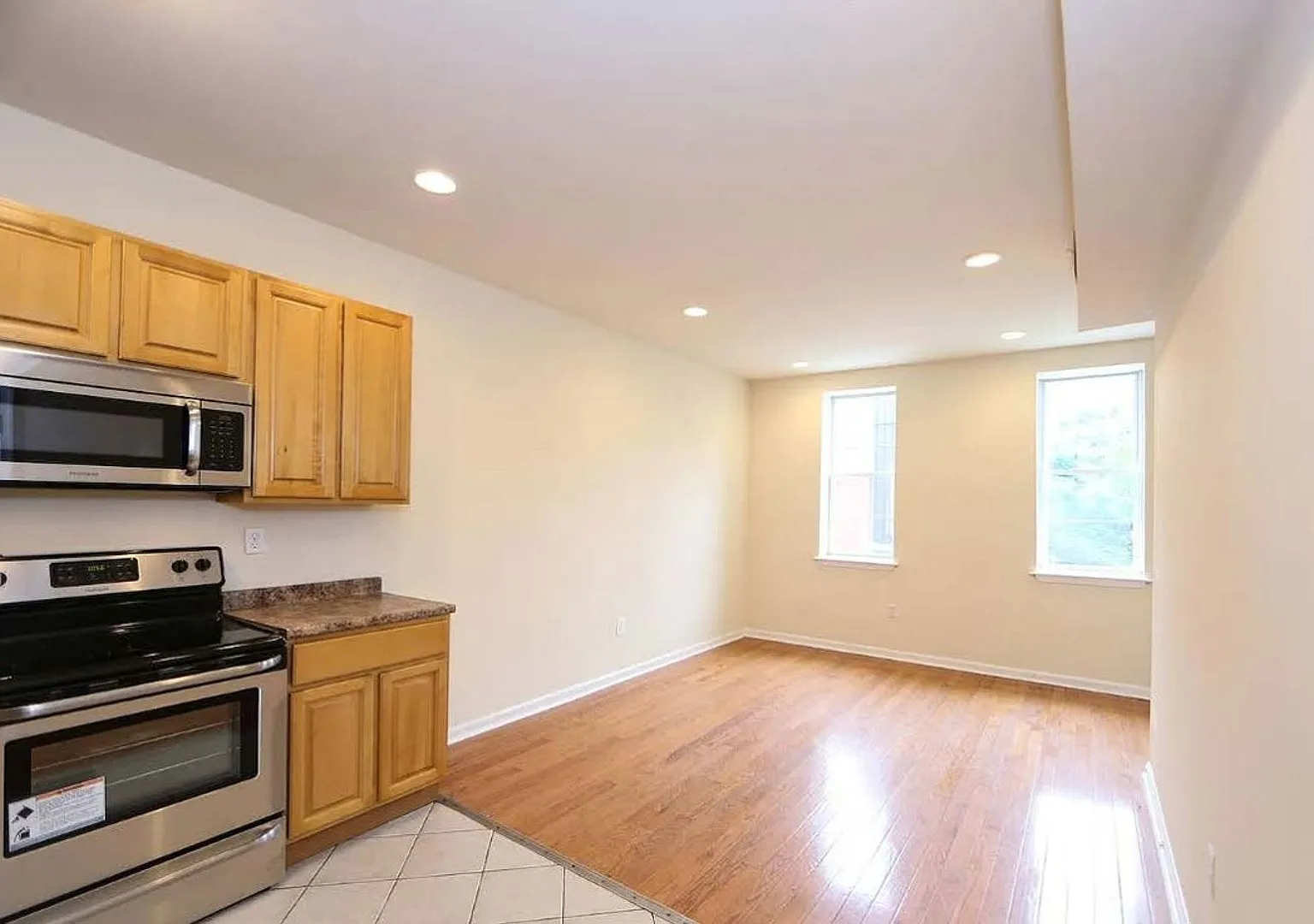 Beautiful 2-Bedroom Home Near Temple University! Available NOW! — Photo 2