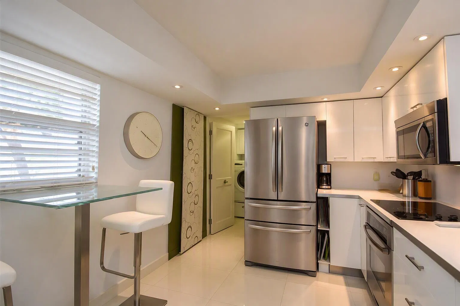 2 bed, 2.0 bath, 1300 sqft, $3,000 — Photo 3