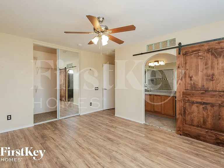 1730 E Maddison Cir — Photo 9
