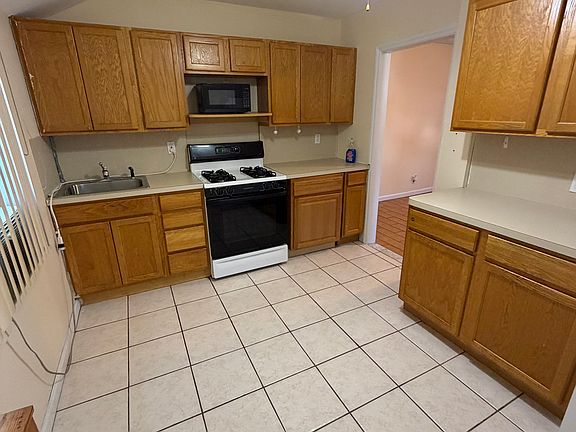 5th image of 849 Taft St Floor 2
