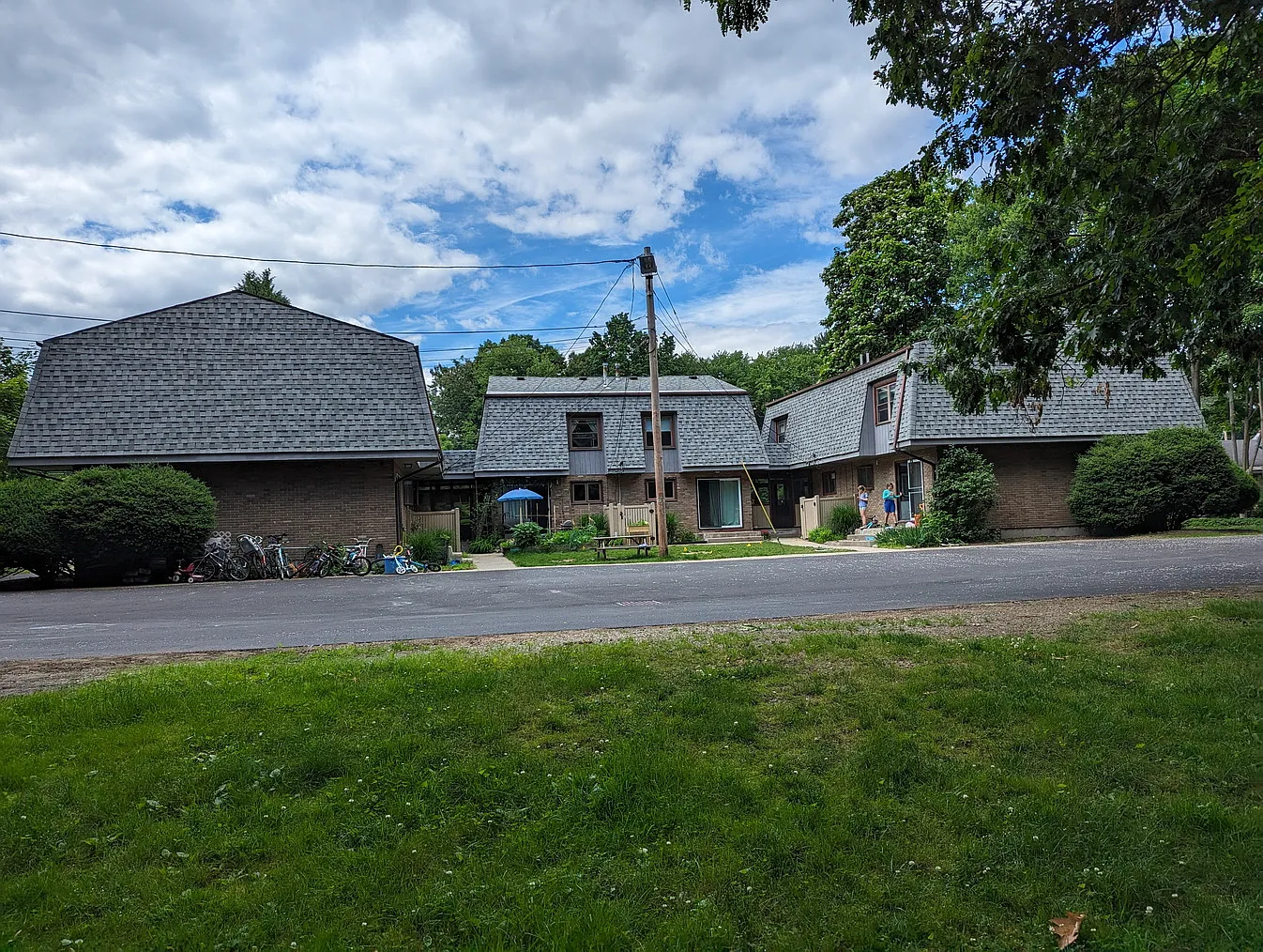 3 bed, 1.5 bath, 1155 sqft, $2,190 — Photo 2