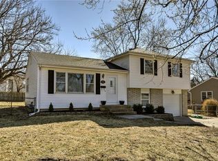 818 SW Pleasant Dr, Lees Summit, MO 64081