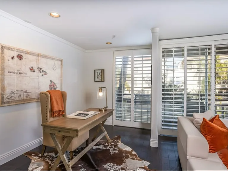 1819 Holmby Ave #204 — Photo 20