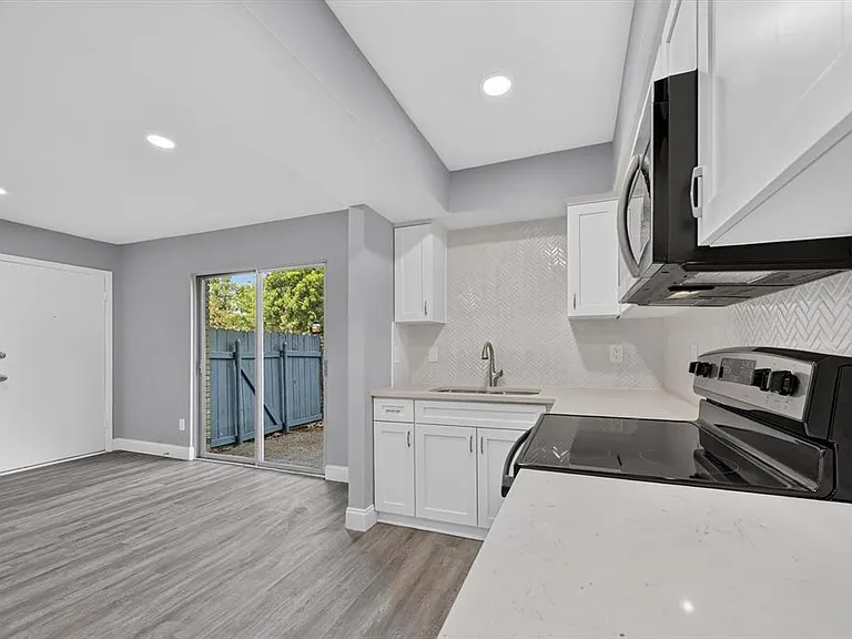 5033 Cedar Springs Rd — Photo 17