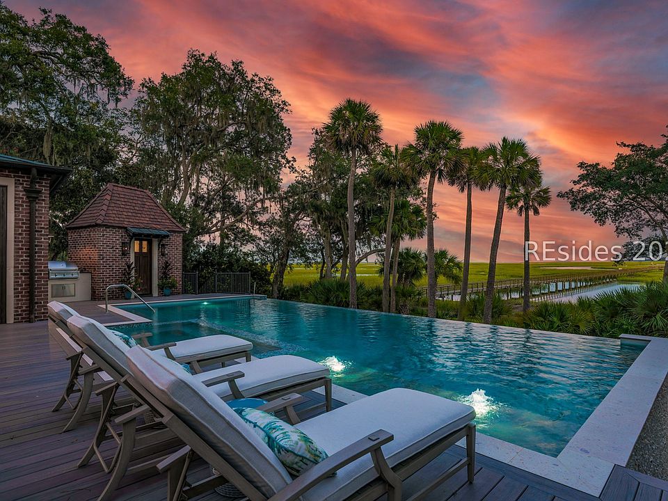 1st image of 16 Hampton Ln