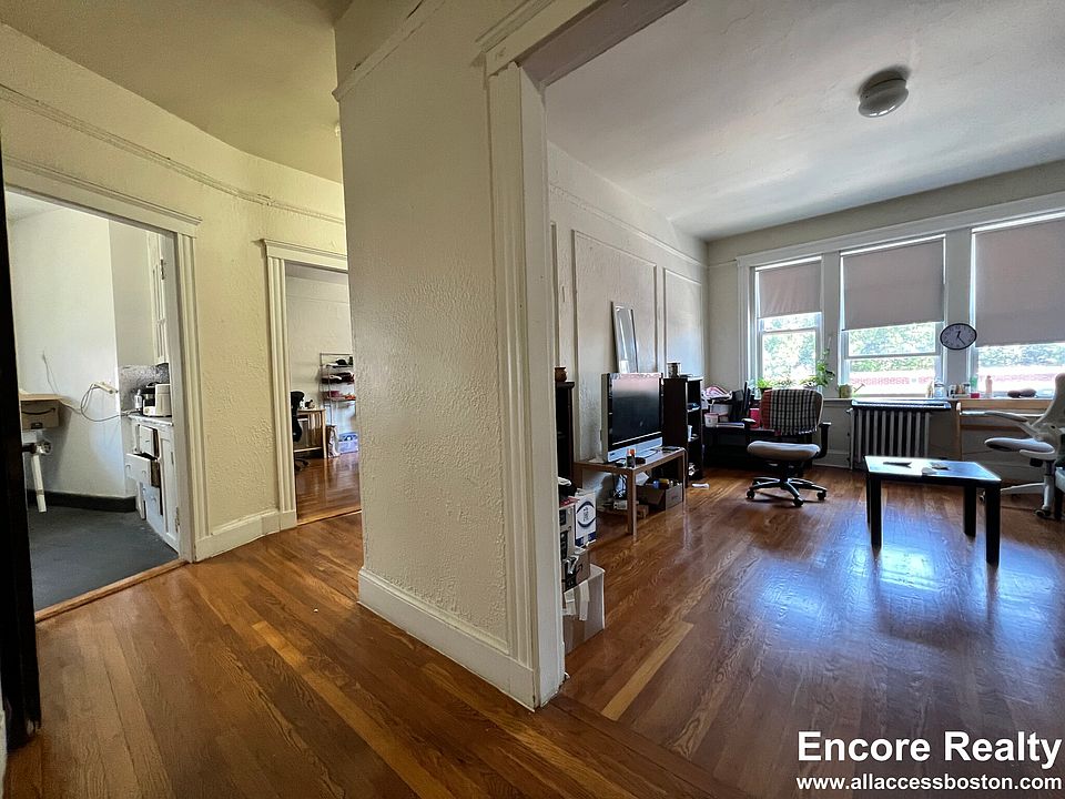 1st image of 56 Chiswick Rd #155