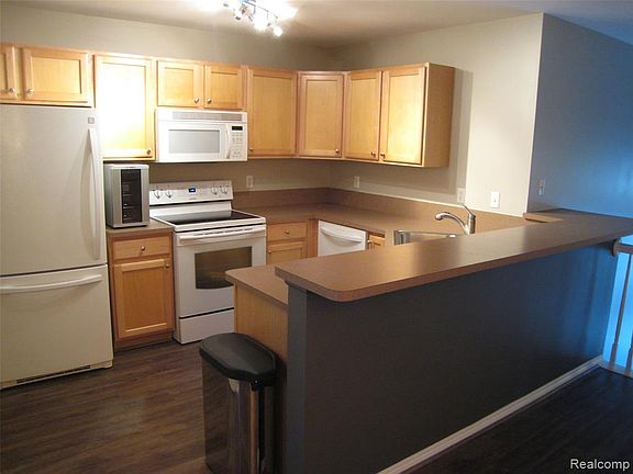 3rd image of 3993 Forester Blvd