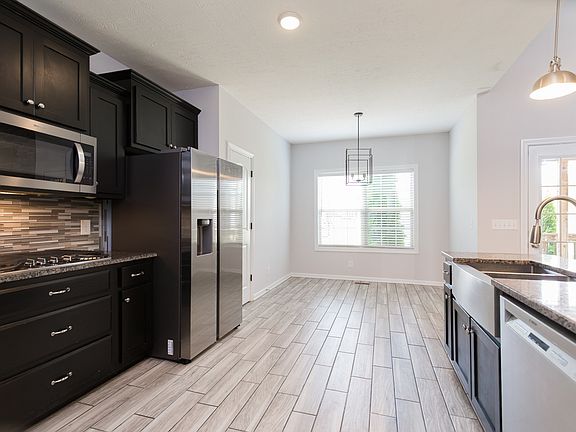 5th image of 568 Larkspur Dr
