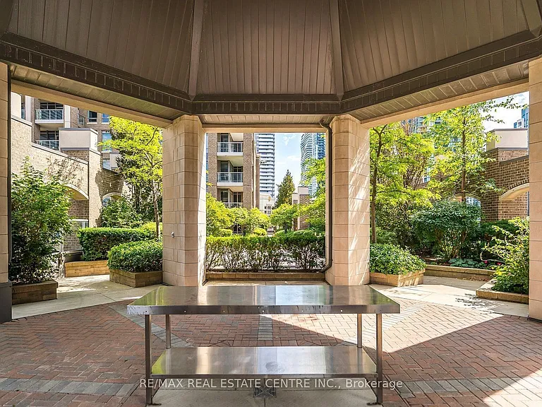 388 Prince Of Wales Dr #1411 — Photo 26