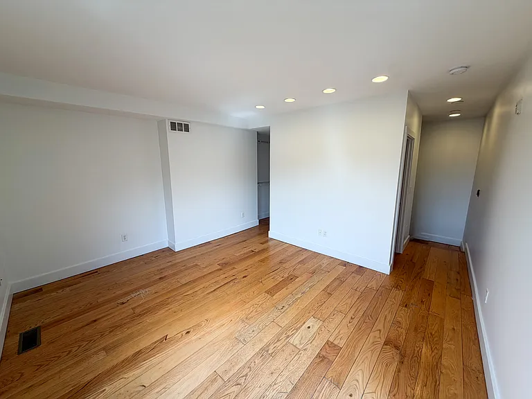 1722 Main St #2 — Photo 6