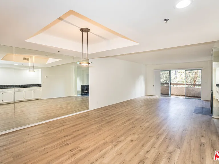 410 S Barrington Ave #205 — Photo 16