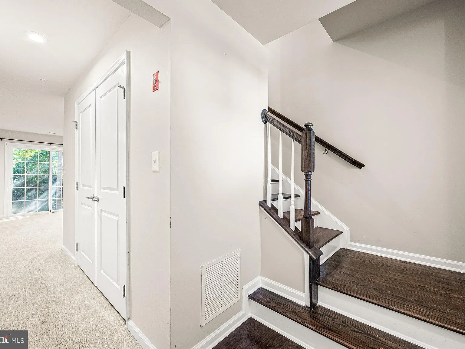 3 bed, 2.5 bath, 1890 sqft, $3,200 — Photo 3