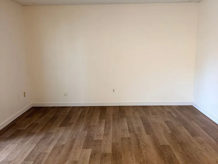 812 Plaza Flora — Photo 9