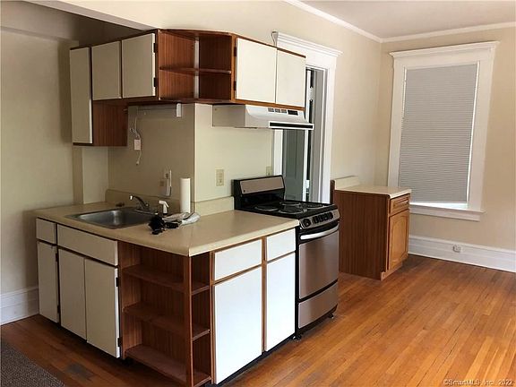 4th image of 738 Whitney Ave APT 3