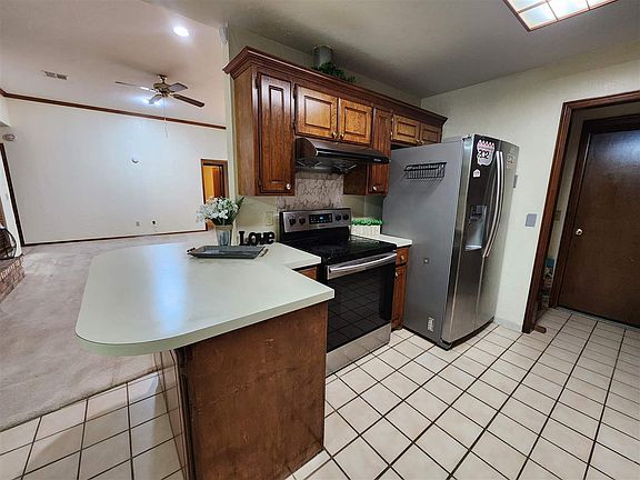 3rd image of 3903 SW Parkridge Blvd