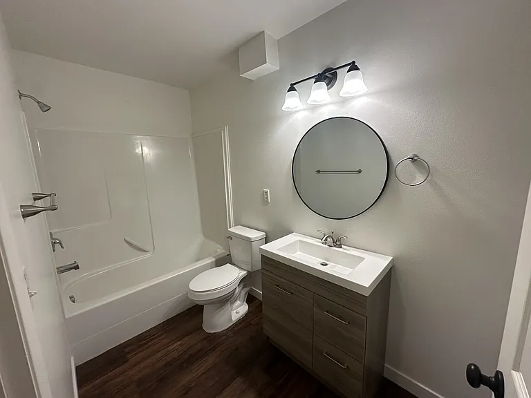 6203 N Astor St #2 — Photo 10