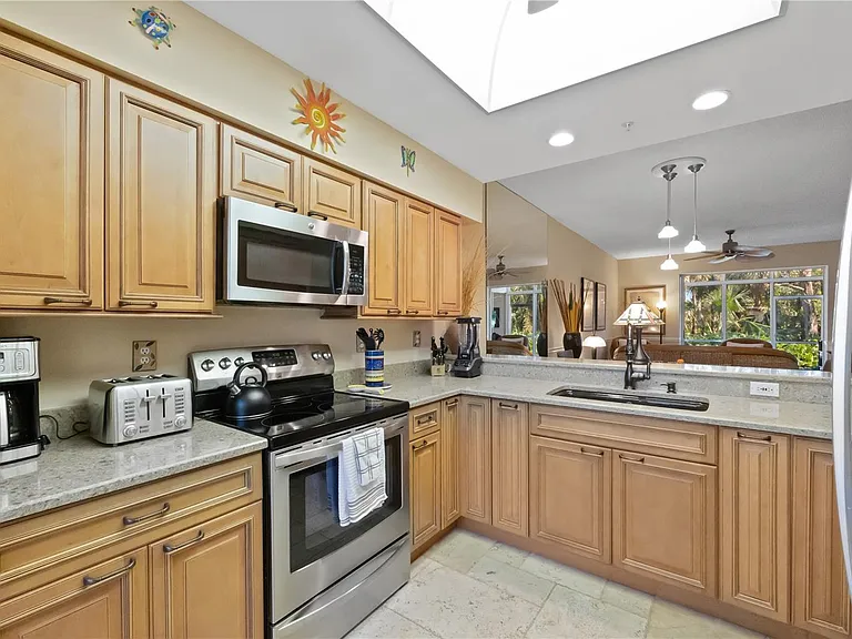 9611 Castle Point Dr #915 — Photo 8