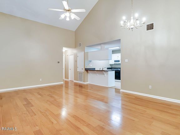 2nd image of 115 Sugarcreek Dr