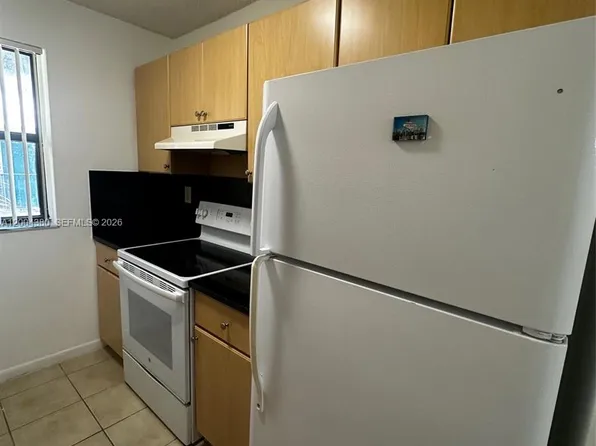 7220 NW 179th St APT 201, Hialeah, FL 33015