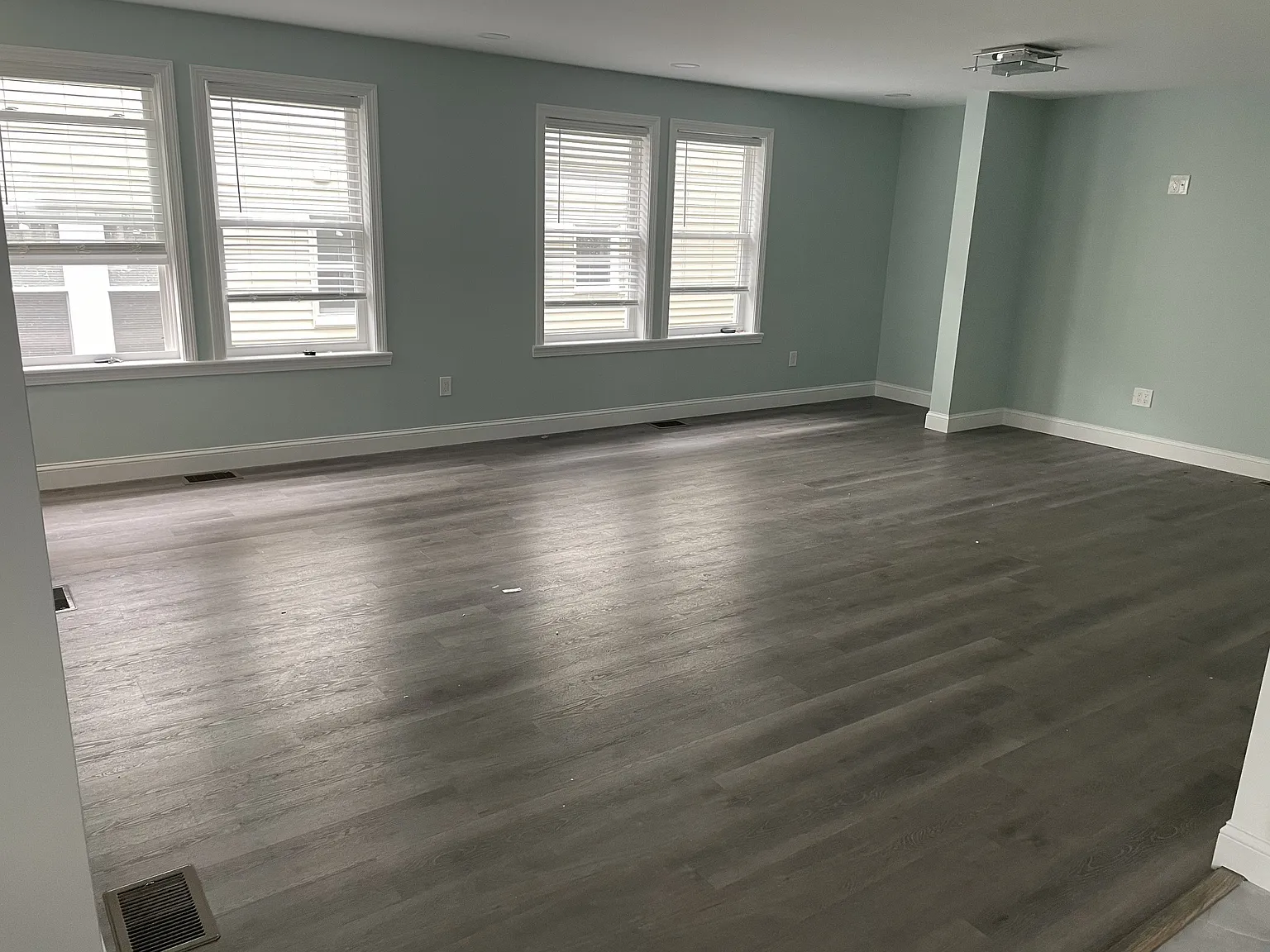 3 bed, 1250 sqft, $3,500 — Photo 4