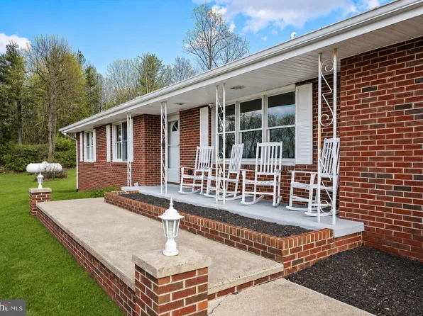 436 Castleton View Rd, Castleton, VA 22716