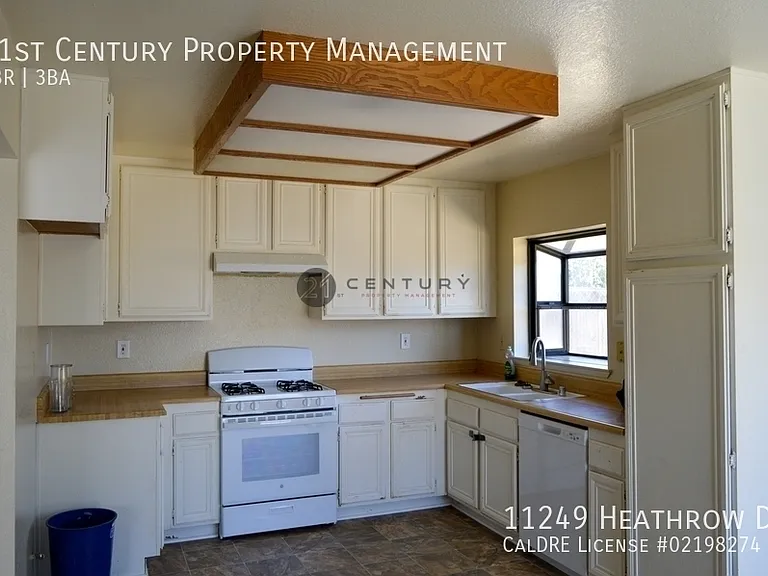 11249 Heathrow Dr — Photo 2