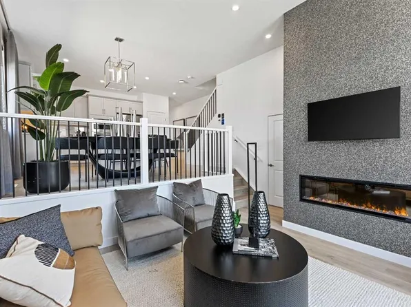 124 S Corner Glen Ave NE, Calgary, AB T3N 2L7