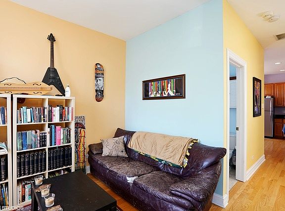 3rd image of 850 N Damen Ave APT 3F