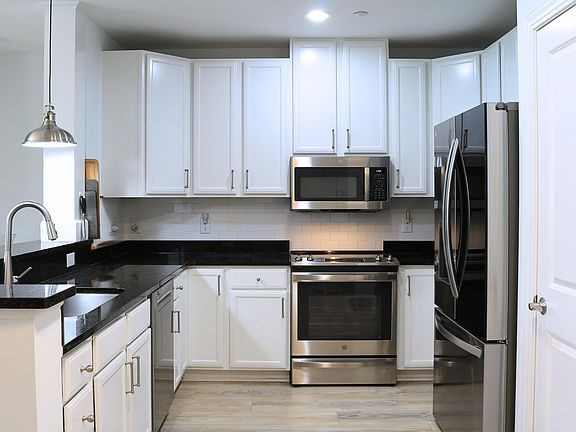 2nd image of 125 Pier View St Unit 206